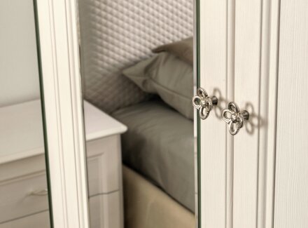 Шкаф 3 двери (с зеркалом) АМШ1/3 Амели 